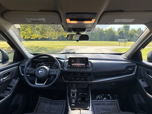 Used 2024 Nissan Rogue SV FWD image 31