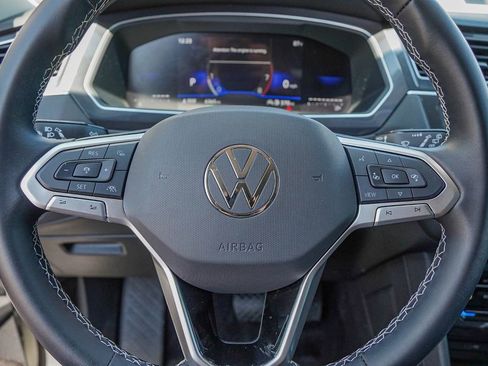 Certified 2024 Volkswagen Tiguan SE FWD image 13