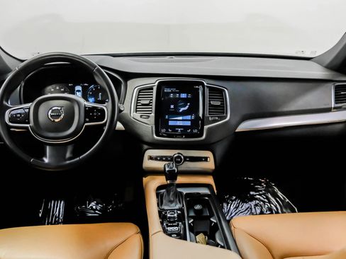Used 2017 Volvo XC90 T6 Momentum w/ Vision Package image 9