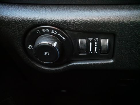 Used 2023 Chrysler Pacifica Limited w/ S Appearance Package image 26