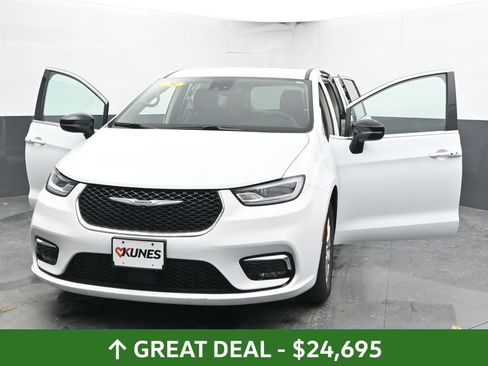 Used 2024 Chrysler Pacifica Touring-L image 63