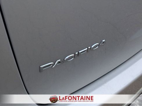 Certified 2022 Chrysler Pacifica Limited image 10