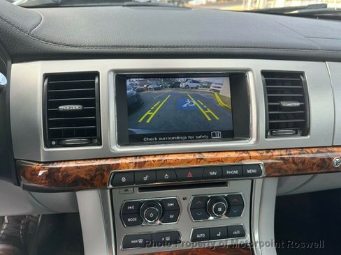 Used 2015 Jaguar XF Premium image 19