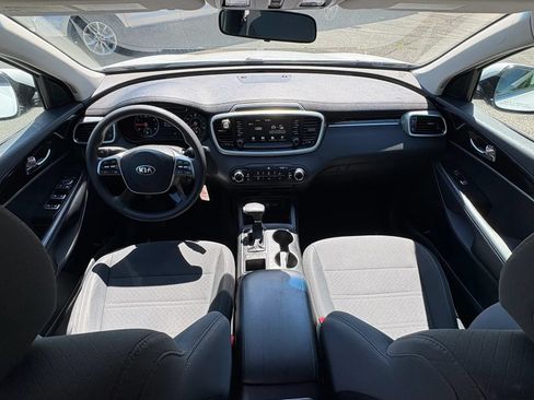 Used 2020 Kia Sorento AWD V6 image 25