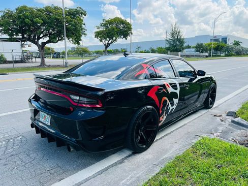 Used 2019 Dodge Charger SRT Hellcat RWD image 5