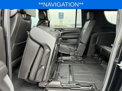 Used 2021 Chevrolet Suburban Z71 w/ Z71 Signature Package image 9