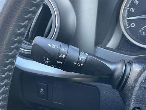 Used 2022 Toyota Tacoma SR5 w/ SR5 Appearance Package (SM) image 23