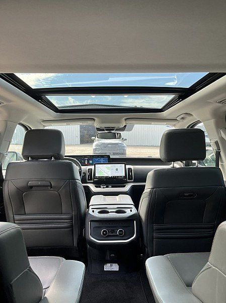 Used 2025 Ford Expedition Active AWD/4WD image 18