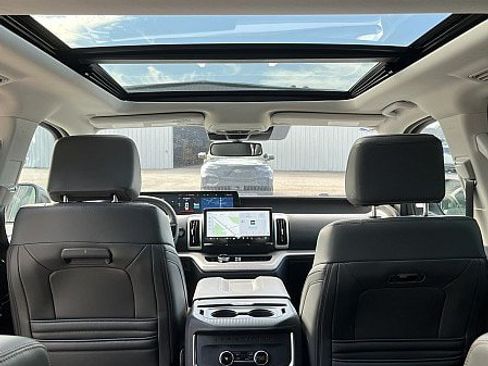 Used 2025 Ford Expedition Active AWD/4WD image 18