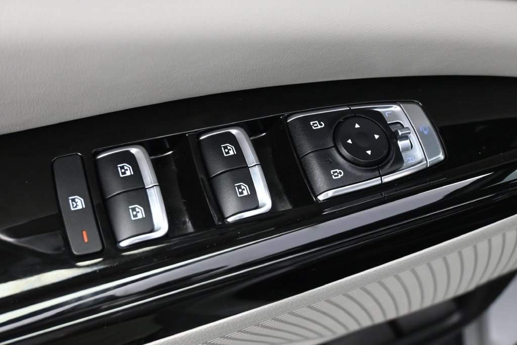 Used 2024 Kia Carnival SX Prestige FWD image 4