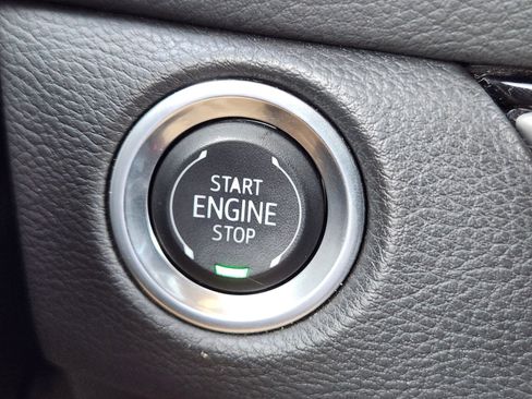 Certified 2025 Cadillac XT4 Premium Luxury FWD image 17