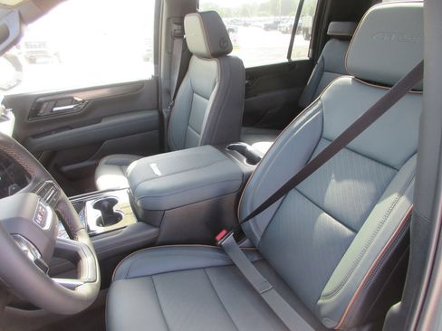 New 2026 GMC Yukon XL AT4 AWD/4WD image 11