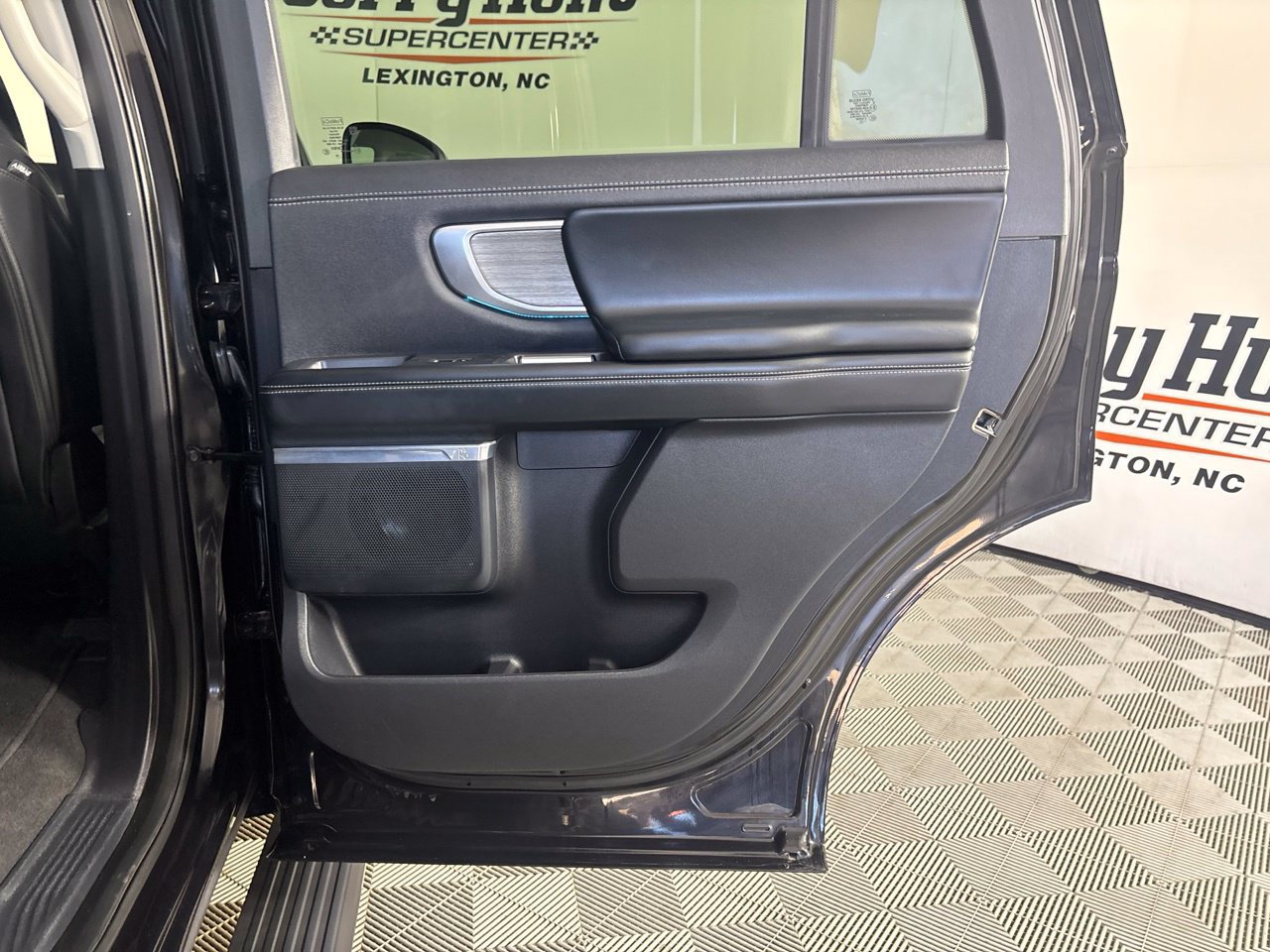 Used 2025 Ford Expedition Platinum AWD/4WD image 28