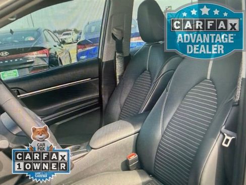 Used 2023 Toyota Camry SE image 3