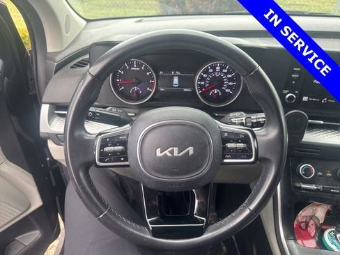 Used 2024 Kia Carnival LX FWD image 5