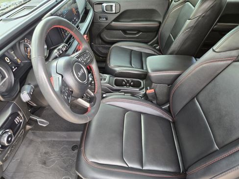 Used 2024 Jeep Wrangler Rubicon w/ Technology Group AWD/4WD image 8