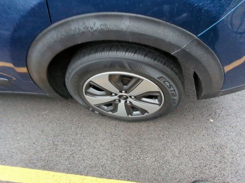 Used 2017 Kia Niro EX image 5