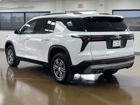 Used 2025 Chevrolet Traverse LT AWD/4WD image 8