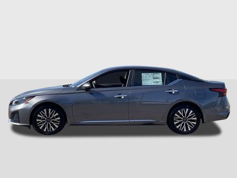 New 2026 Nissan Altima 2.5 SV FWD image 2