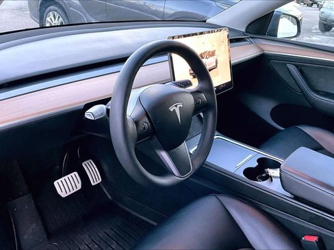 Used 2023 Tesla Model Y Performance image 15