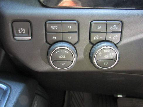 Used 2025 Chevrolet Silverado 1500 LTZ w/ LTZ Premium Package AWD/4WD image 23