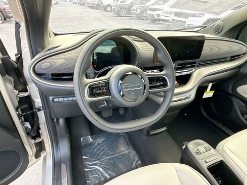New 2025 FIAT 500 e FWD image 11