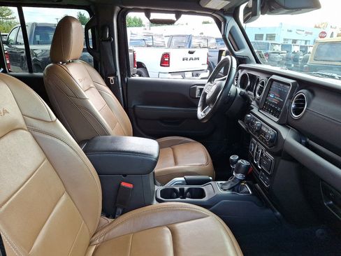 Used 2021 Jeep Wrangler Unlimited Sahara AWD/4WD image 12