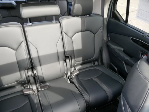 Certified 2025 Honda Pilot Touring image 14