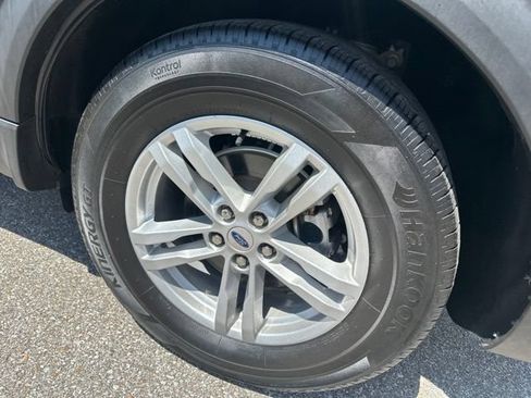 Used 2021 Ford Explorer XLT w/ Equipment Group 202A RWD image 26
