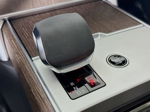 Certified 2024 Land Rover Range Rover SE image 19
