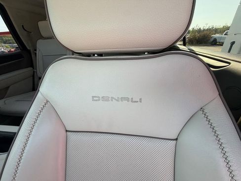 Used 2021 GMC Yukon Denali w/ Denali Premium Package RWD image 16