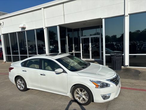 Used 2013 Nissan Altima 2.5 SL w/ Technology Pkg FWD image 4