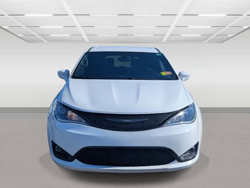 Used 2019 Chrysler Pacifica Touring Plus w/ S Appearance Package image 8