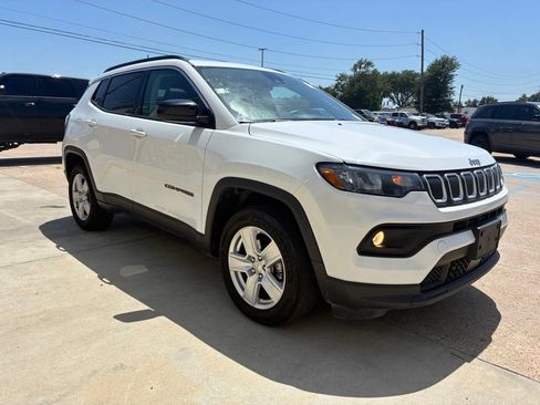 Used 2022 Jeep Compass Latitude w/ Sun and Sound Group AWD/4WD image 3