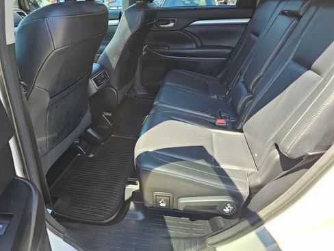 Used 2015 Toyota Highlander XLE AWD/4WD image 18