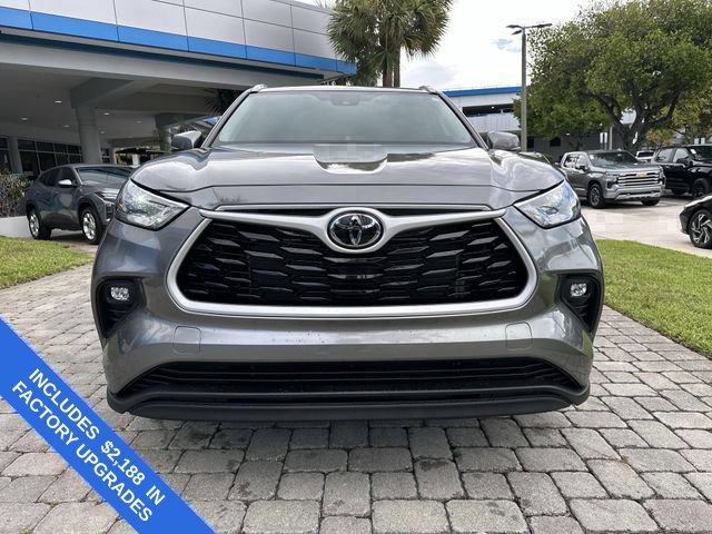 Used 2025 Toyota Highlander XLE FWD image 19