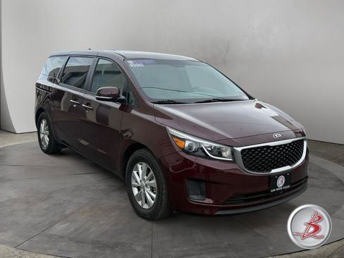 Used 2018 Kia Sedona LX FWD image 1