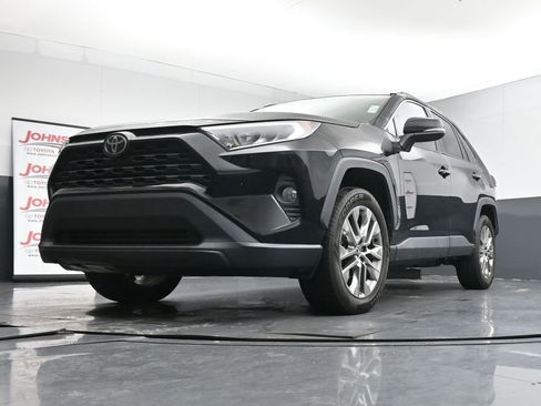 Used 2021 Toyota RAV4 XLE Premium image 34