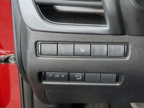 Used 2023 Nissan Rogue SV image 10