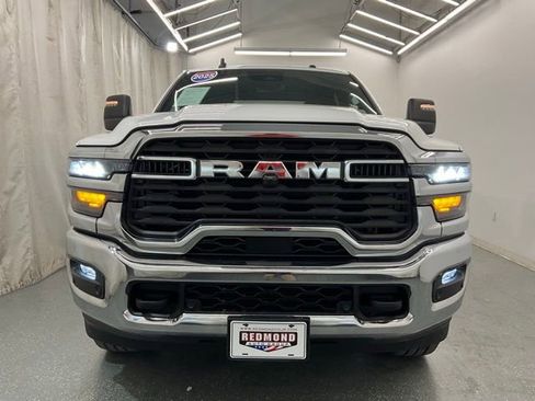 Used 2025 RAM 2500 Big Horn AWD/4WD image 3