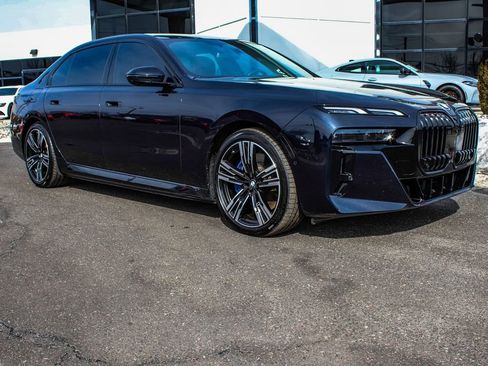 Used 2024 BMW i7 xDrive60 image 3