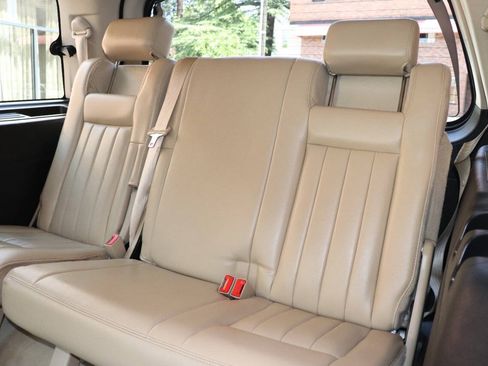 Used 2006 Lincoln Navigator Luxury RWD image 49