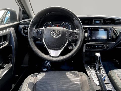 Used 2017 Toyota Corolla LE FWD image 8