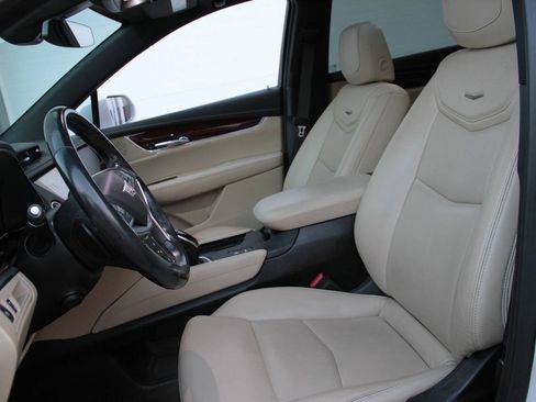 Used 2019 Cadillac XT5 Premium Luxury w/ Driver Assist Package FWD image 8