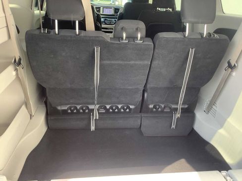 Used 2023 Chrysler Voyager LX FWD image 19