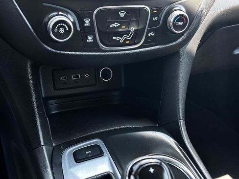 Used 2021 Chevrolet Equinox LT AWD/4WD image 15