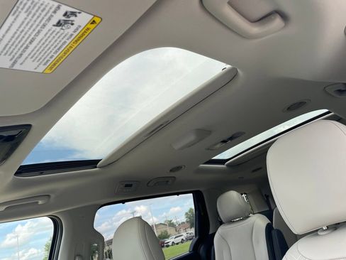 New 2027 Kia Carnival SX FWD image 10