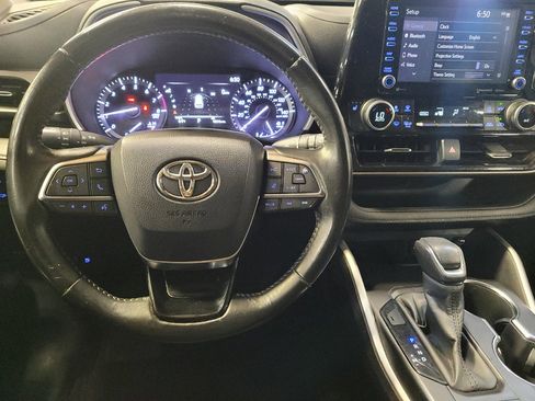 Used 2020 Toyota Highlander XLE FWD image 22