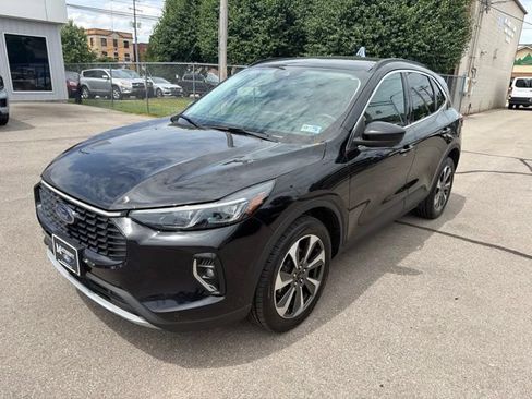 Used 2023 Ford Escape Platinum AWD/4WD image 2