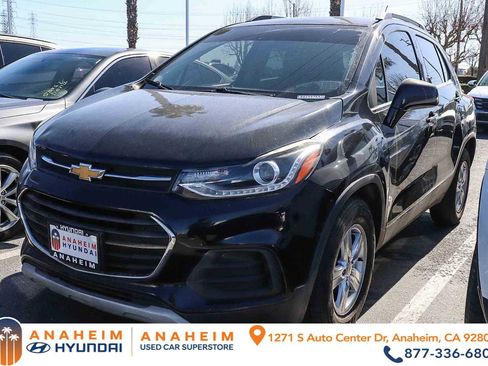 Used 2020 Chevrolet Trax LT w/ LT Convenience Package image 1